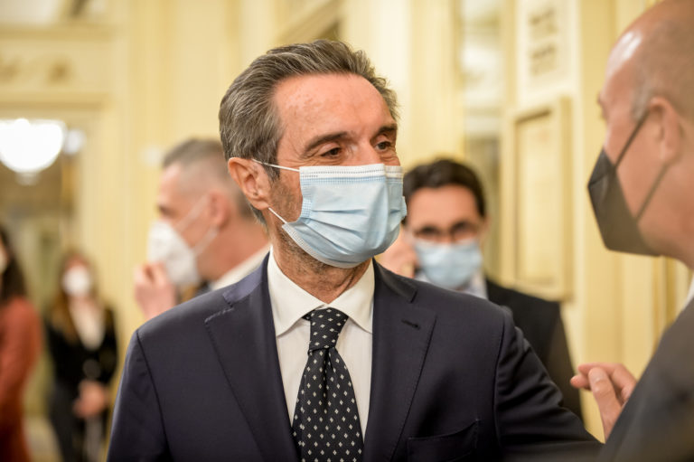 Vaccini, Fontana: “In Lombardia pronti a 150mila inoculazioni al giorno”