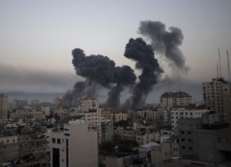 Risuonano le sirene nel sud di Israele. L’esercito dà la caccia ai capi di Hamas. Morti e feriti