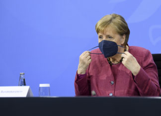 Vaccini, Merkel: “Problema è aumentare la produzione”
