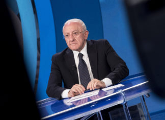 Vaccini, De Luca: “Situazione pesante, commissario e governo occultano la realtà”
