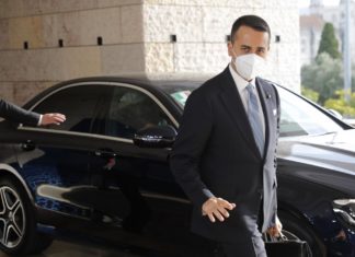 Napoli, Di Maio: “Uniti scriviamo una nuova pagina”