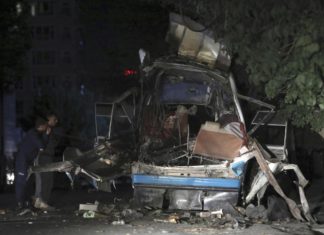 Afghanistan, minivan investito da un’esplosione: si contano 11 morti tra cui 3 bambini