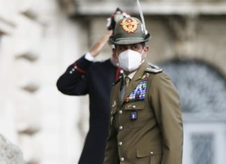 Vaccino, Figliuolo a Regioni: “Dare massima flessibilità nelle prenotazioni”