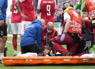 Euro 2020, paura per Eriksen: “Malore in campo. E’ fuori pericolo”