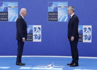Biden ha reso omaggio al memoriale dell’11 settembre della Nato a Bruxelles