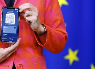 Covid, Ue: “Usare il green pass per concerti, teatri, ristoranti”