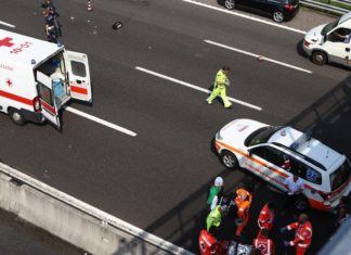 Piacenza, grave incidente in autostrada: in cinque perdono la vita