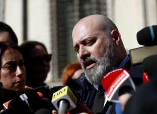 Vaccini, Bonaccini: Rischio taglio forniture Pfizer a luglio