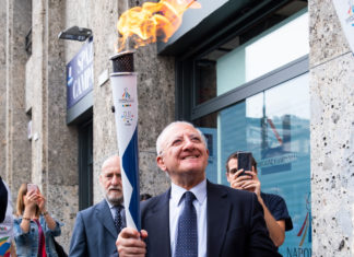 Vaccini, De Luca: “Recuperati con l’arrivo delle ultime dosi i 230mila vaccini in meno”