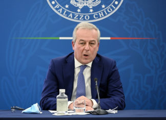 Vaccini, Locatelli (Cts): “Il sì definitivo a Pfizer convinca gli indecisi”