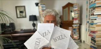 Beppe Grillo attacca Giuseppe Conte dal suo blog.