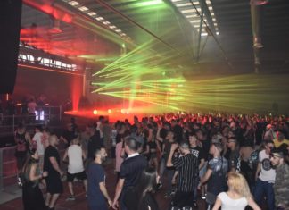 Covid, sì alle discoteche ma solo all’aperto e con il green pass