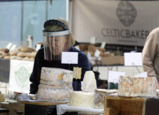 Covid, Londra elimina la quarantena per i vaccinati da Usa e Ue. Record di contagi a Tokyo