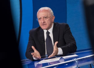 Covid, De Luca: “Chi dice no alle mascherine condanna a morte l’economia”