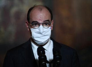 Francia, Castex: “No al pass sanitario per entrare a scuola”