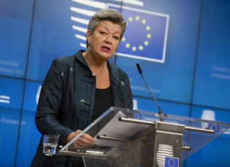 Migranti, Ue: “Più solidarietà per i ricollocamenti”.