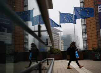 Brexit, Parlamento Ue: “Attuare il protocollo, Gran Bretagna sia flessibile”