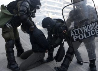 Grecia, un uomo armato di coltello aggredisce i passanti ad Atene: 4 feriti