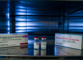 Vaccini, Ema approva l’aumento della produzione di Moderna: 40 milioni di dosi per l’Ue