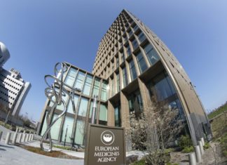 Vaccini, Ema: “Avvertenza ad AstraZeneca su sindrome Guillain-Barre”