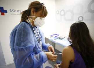 Vaccini, medici e sanitari contro obbligatorietà: ricorso al Tar