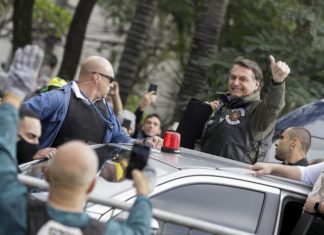Brasile, proteste contro Bolsonaro dopo lo scandalo vaccini: “Impeachment subito”