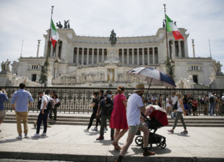 Roma, borseggiatori in azione in centro: 3 arresti