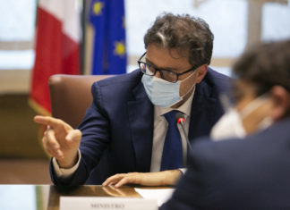 Ue, Giorgetti incontra il commissario Ue Hahn su Next Generation Ue