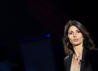 Rifiuti Roma, Raggi firma un ordinanza nella notte. Sindaco Albano annuncia ricorso