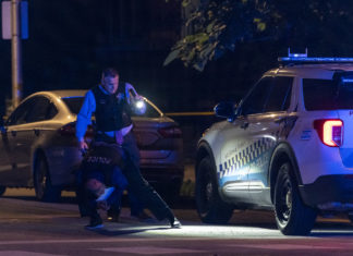 Usa, uomo ucciso a Chicago dalla polizia durante l’arresto