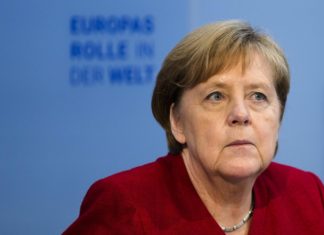 Vaccini, Merkel: “Nessuna intenzione di renderli obbligatori”