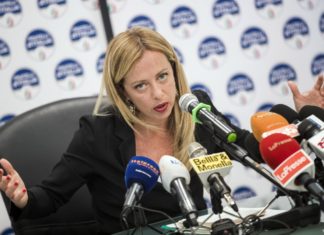 Migranti, Meloni: “Blocco navale unica soluzione per fermare i morti in mare”