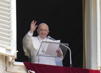 Vaticano, chirurgo Gemelli: “L’intervento del Papa è frequente, ma non è uno scherzo”