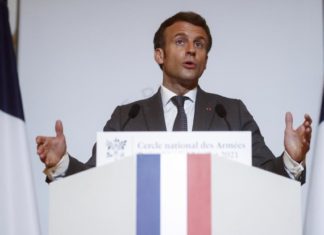 Covid, appello di Macron alla Francia: “Unità in lotta contro il virus”