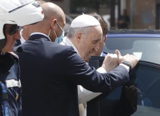 Vaticano, degenza finita: il Papa lascia il Gemelli e torna a ‘casa’