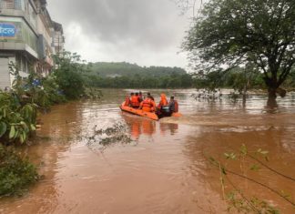 India, piogge monsoniche: 136 morti, si cercano sopravvissuti