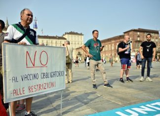 Green pass, proteste in tutta Italia: “Basta dittatura sanitaria”