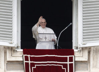 Papa: “Nonni non sono scarti da buttare, serve alleanza con i giovani”