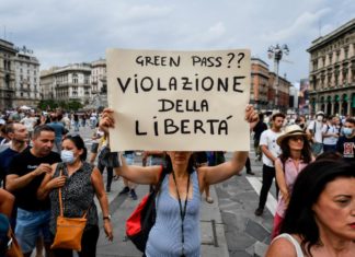 Covid, in 400 ‘No green pass’ in piazza a Firenze: 30 saranno denunciati