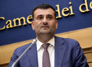 Comuni, domani manifestazione Anci a Roma. Decaro: “Rispetto per i sindaci”