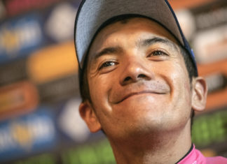 Tokyo 2020, Carapaz sorprende Van Aert e Pogacar. Pubblico sugli spalti