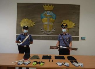 VIDEO – Marcianise, tentano la rapina in un negozio di telefonia: quattro arresti, tra loro anche un minore e un percettore del Reddito