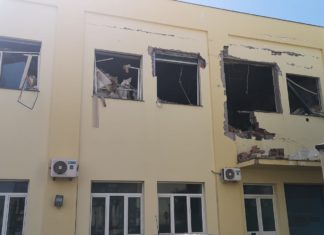 Castellammare di Stabia, esplosione al commissariato di polizia: almeno tre feriti