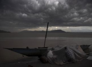 Bangladesh, affonda barca con oltre 100 persone a bordo: 21 morti, 50 dispersi