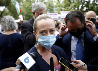 Covid, Meloni: “Governo incapace, se sei in quarantena ti taglia stipendio”