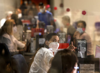 Covid, 7.260 casi e 55 morti, Italia rimane bianca: da Nord a Sud sospesi sanitari no vax