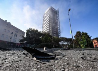 Incendio Milano, indagini: “Inquilini di via Antonini salvi grazie alla chat di condominio”