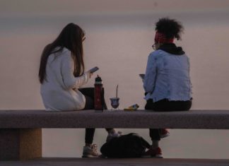 Magrini (Aifa): “Con il Covid convivremo a lungo. Faremo il vaccino una volta all’anno”