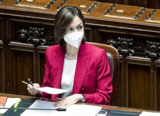 Governo, Carfagna: “Senza adeguata copertura, pronti a introdurre l’obbligo vaccinale”