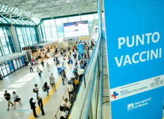 Vaccini, in arrivo la circolare per la terza dose ma 3,5 milioni di over 50 ancora senza la prima